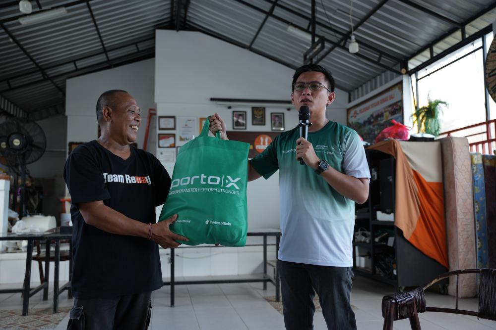 Penyerahan Simbolis Yayasan Bunga Bali