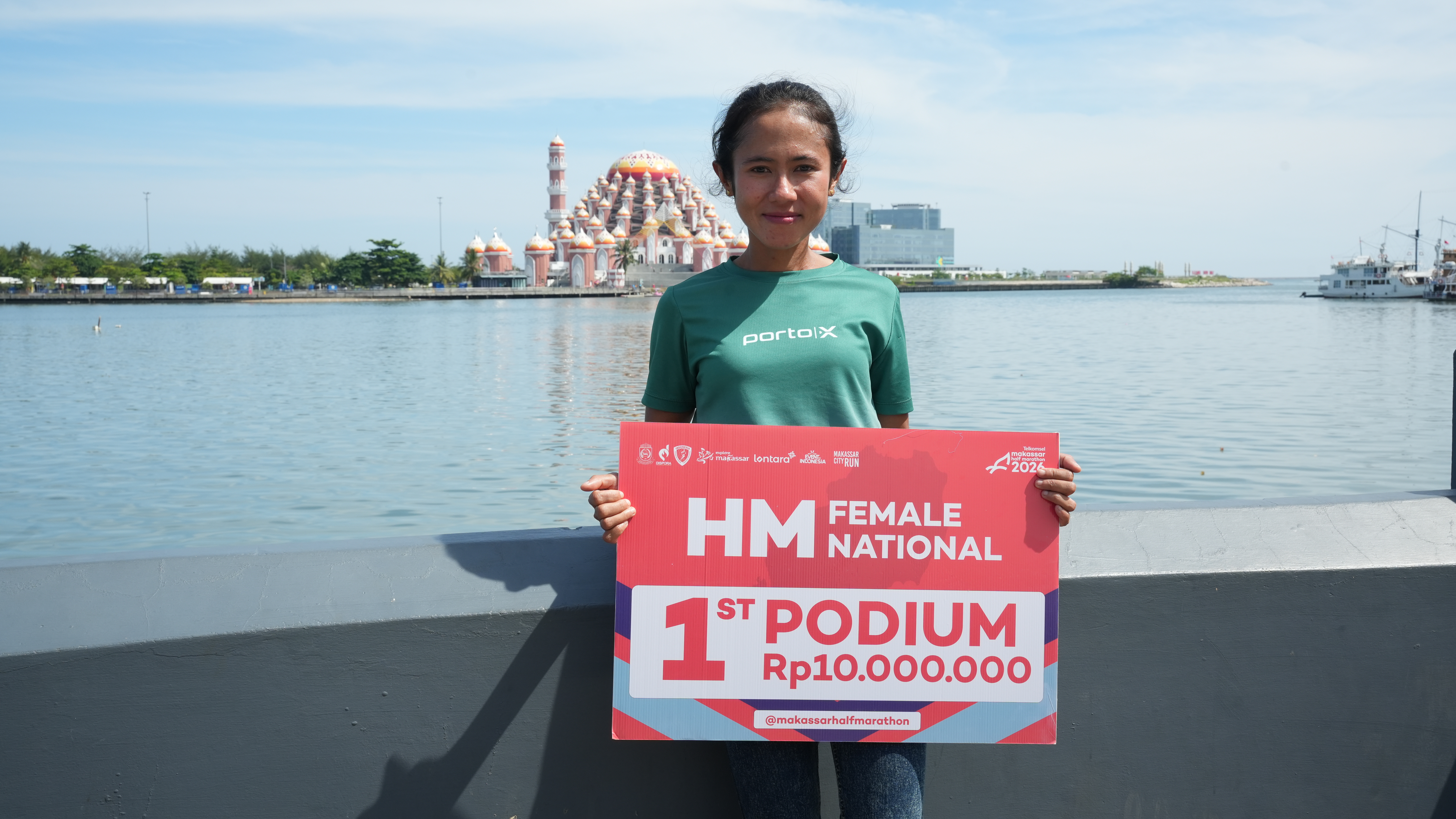 Isania Tarigan Sukses Rebut Podium Juara 1 Female National di Makassar Half Marathon 2026