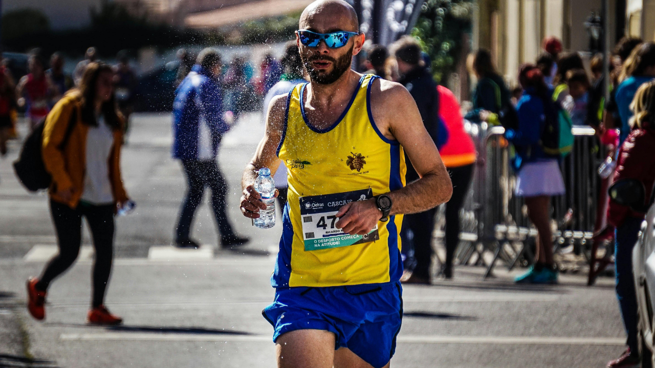 Kenapa Atlet Pro Langsung Ganti Sepatu ke Sandal Recovery Setelah Kompetisi?